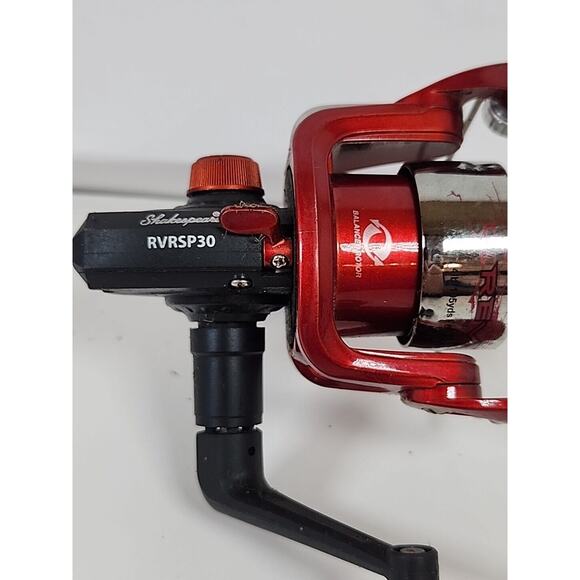 Shakespeare Reverb RVRSP30 Red spinning reel Looks Like It Has Never Been Used - Picture 7 of 8